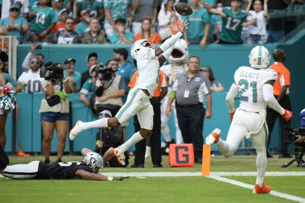 Dolphins star Tyreek Hill’s sends 3-words stunning message to Jalen Ramsey following what He did vs Raiders