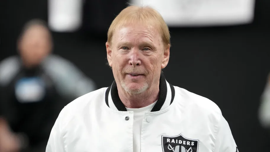 Good News: Another Top NFL Legend In Talk To Buy Las Vegas Raiders From Davis After Poor Performance